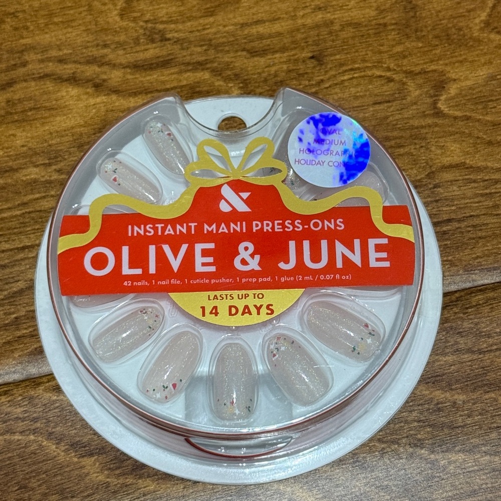 NWT Olive & June Holiday Instant Mani Press-Ons - last 14 days